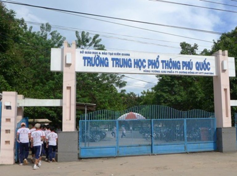 Thầy giáo làm lộ đề, 473 học sinh lớp 11 phải thi lại môn Toán