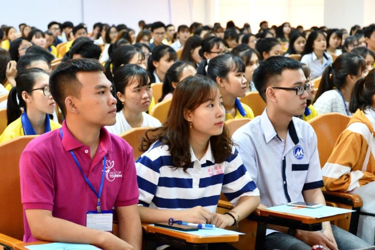 3 phương thức tuyển sinh Đại học Kinh tế TPHCM 2020