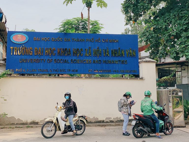 Hàng loạt trường đại học tại TP.HCM cho sinh viên nghỉ học